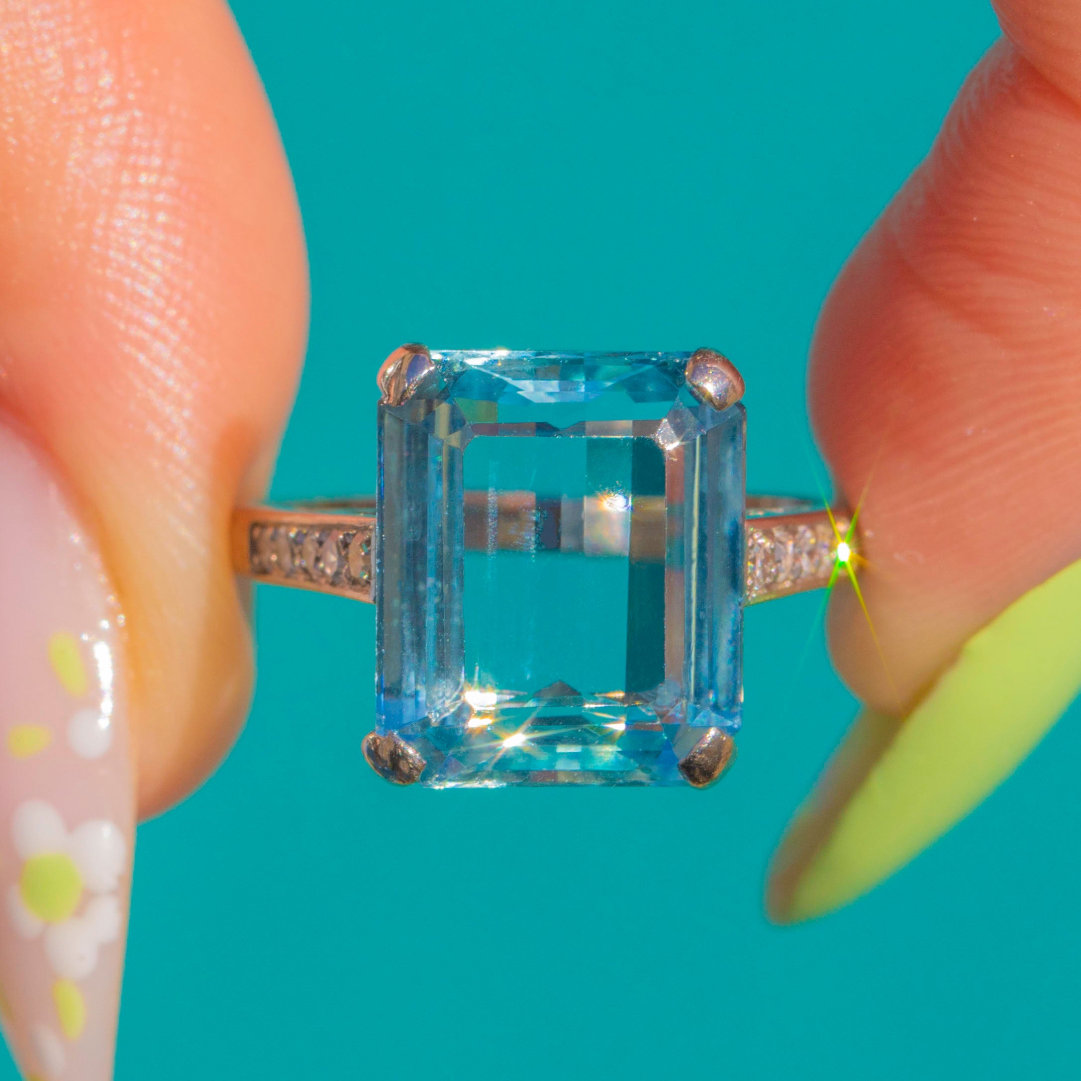 Art Deco 18ct Gold Aquamarine Diamond Ring 8 00ct Aquamarine art-deco-18ct-gold-aquamarine-diamond-ring-8-00ct-aquamarine