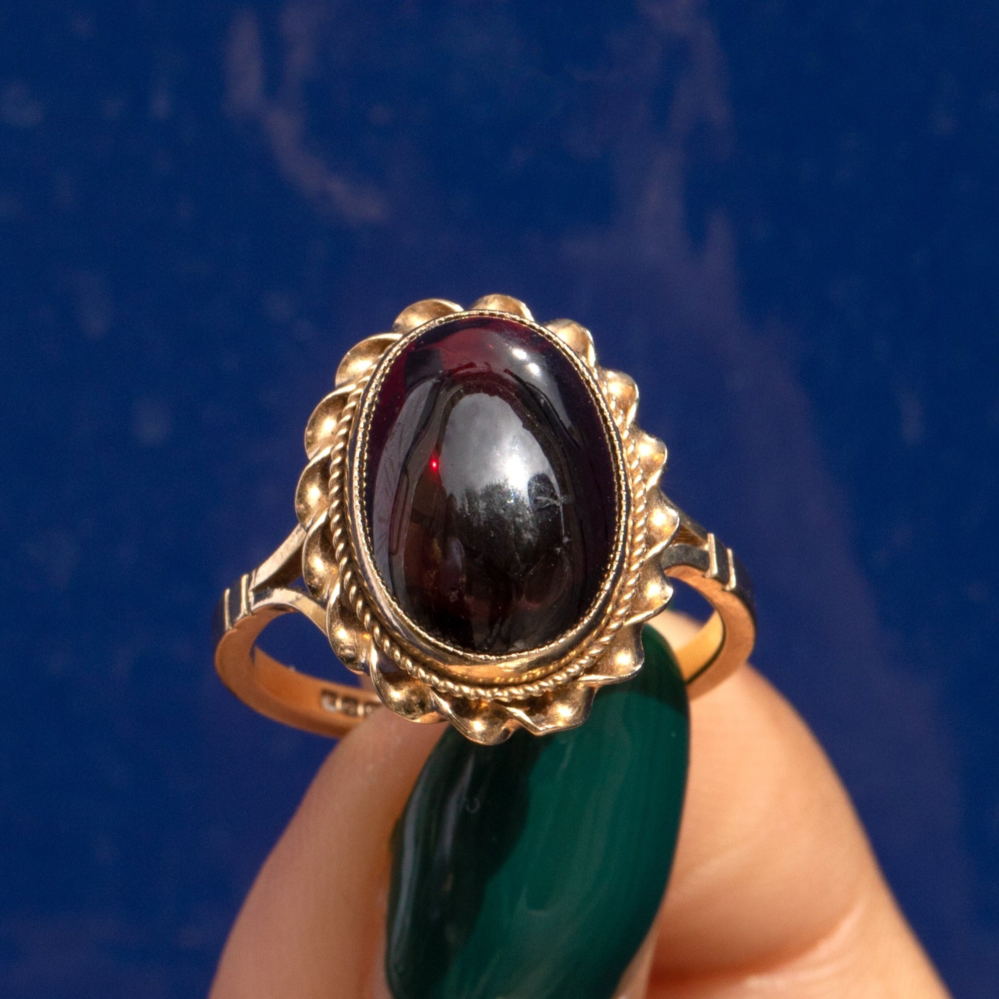 9ct Gold Garnet Cabochon Dress Ring, 7.00ct 9ct Gold Garnet Cabochon Dress Ring, 7.00ct