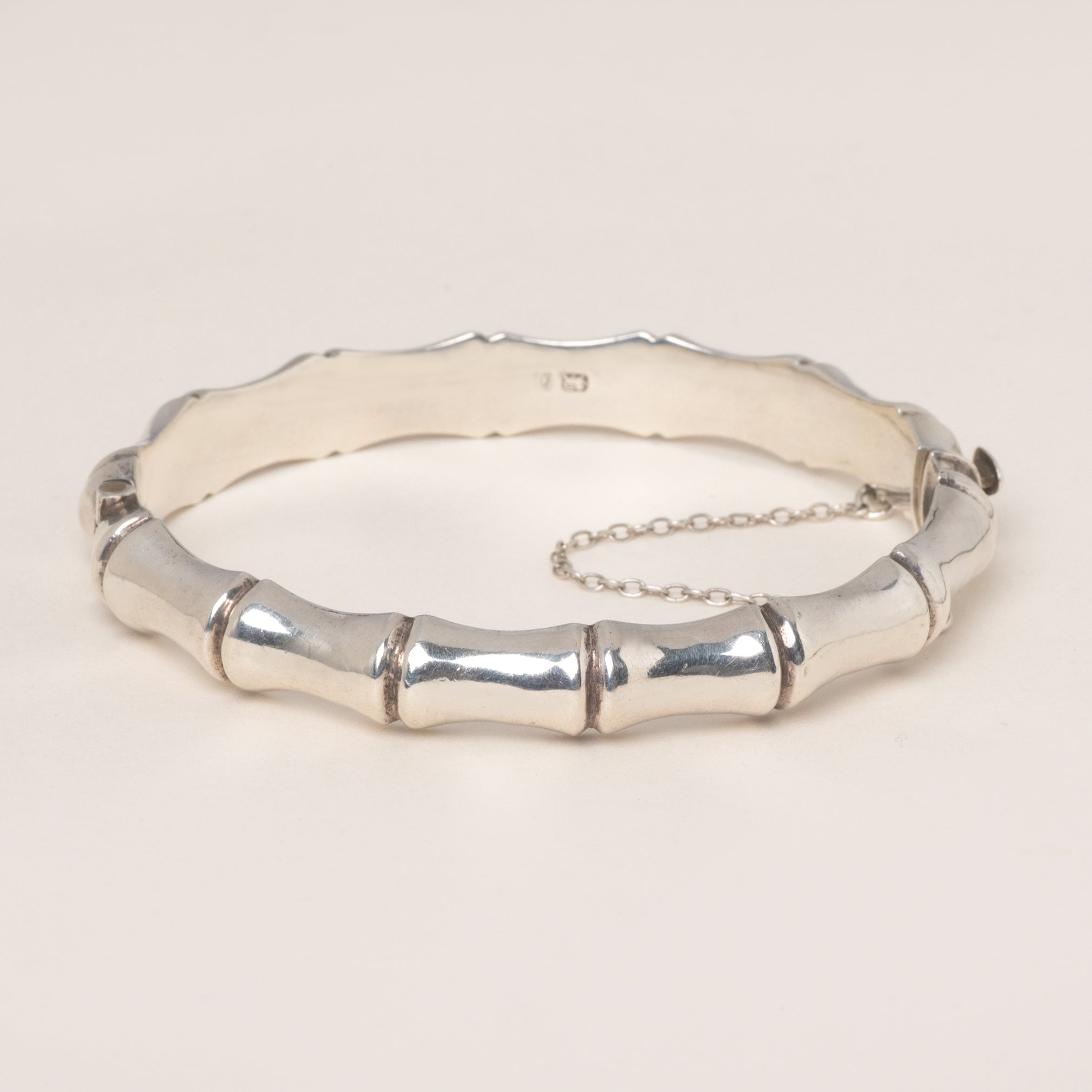 .925 Sterling Silver Hawaiian Bangle Bracelet – Bamboo Cut Out, Scallop Edge, 10mm Width (Unbranded)