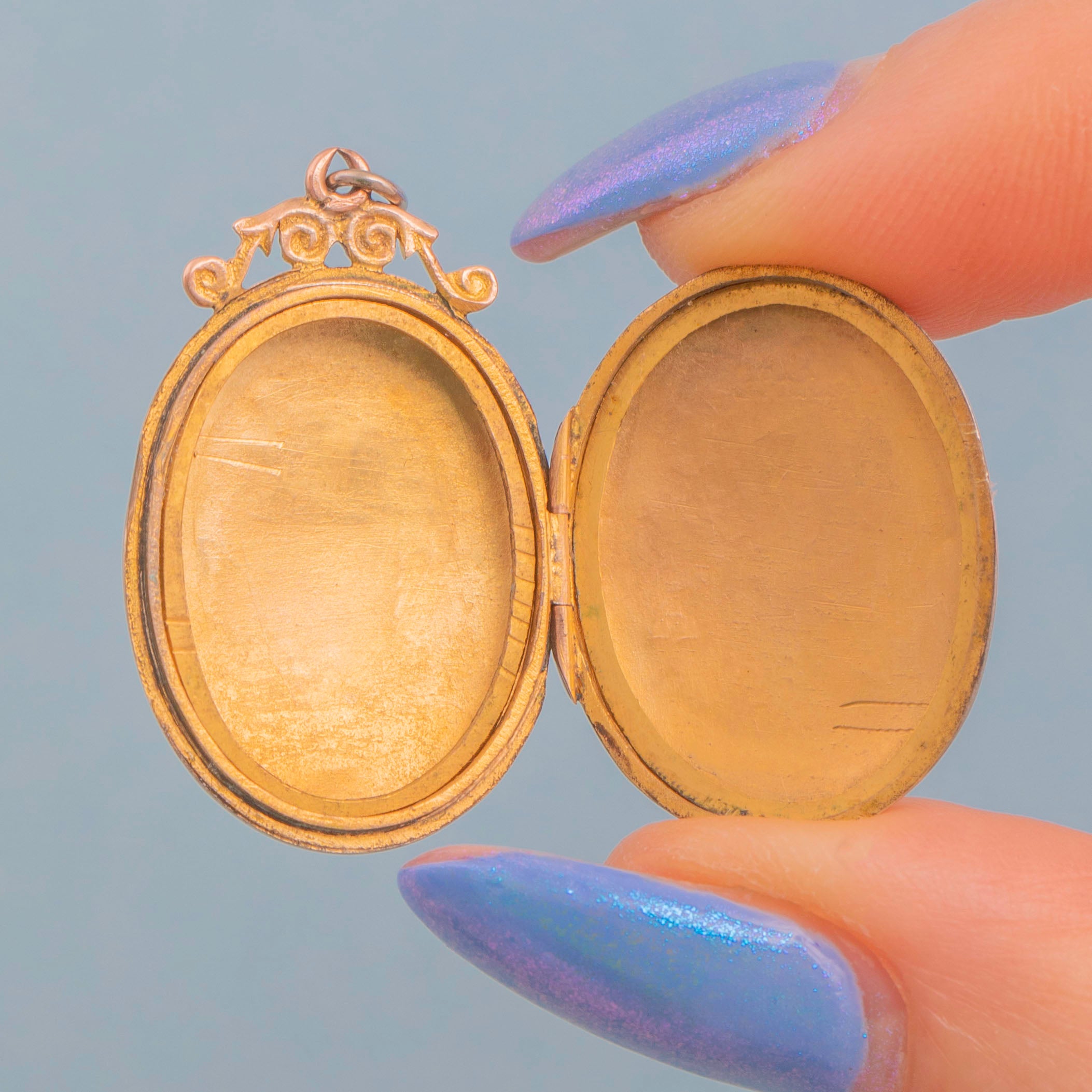Antique 9ct Gold Engraved Oval Locket