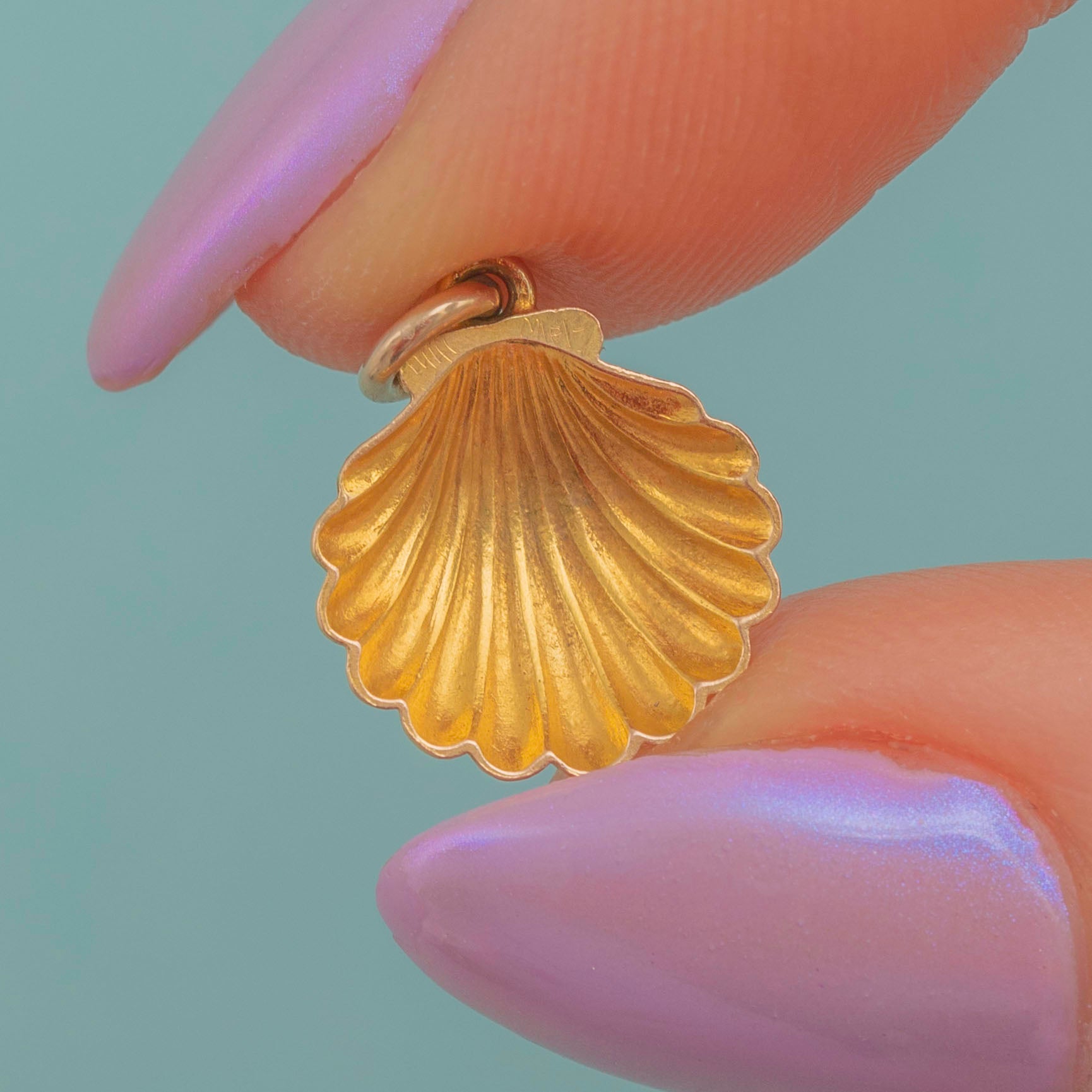 9ct Gold Clam Shell Charm