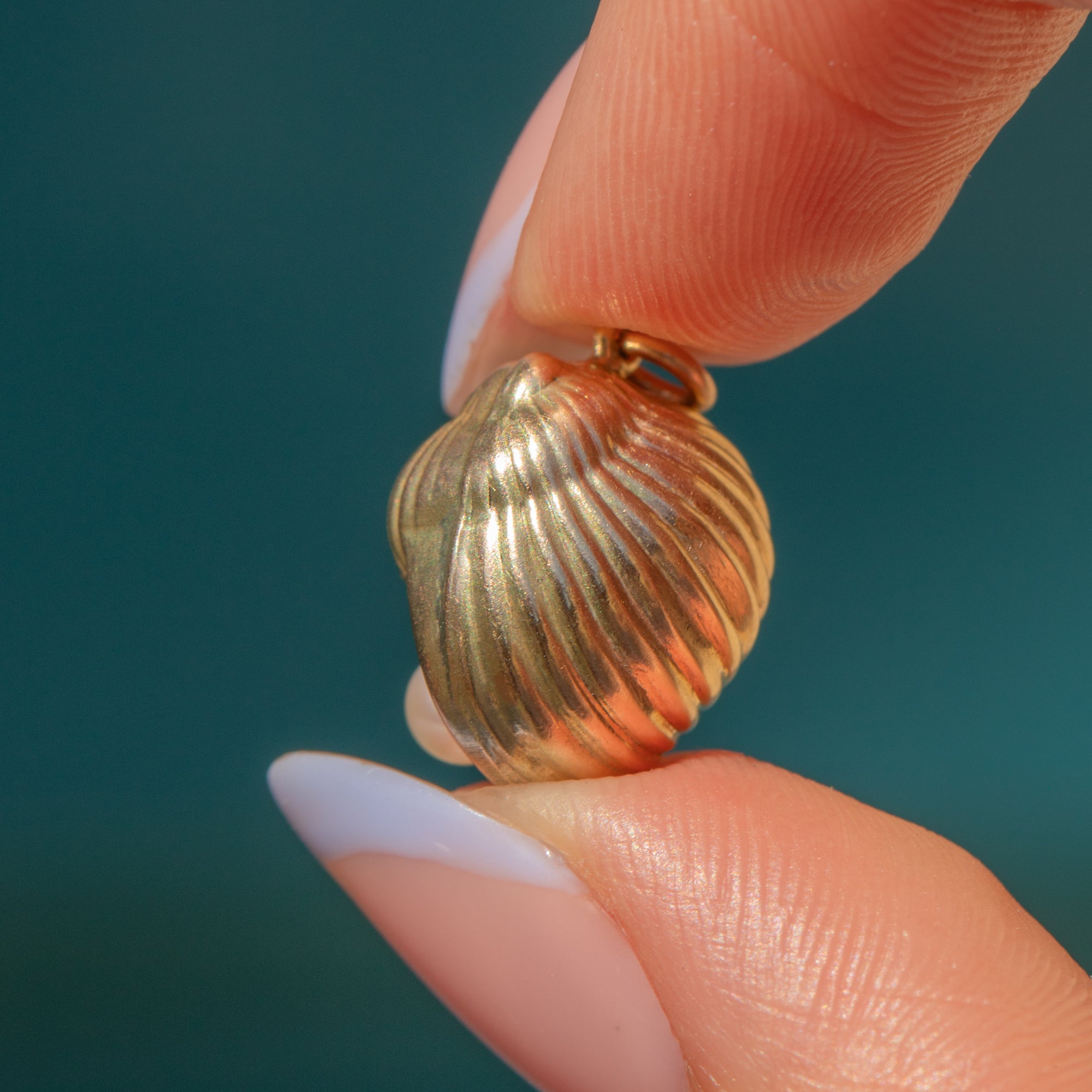 Antique 9ct Gold Pearl Shell Charm