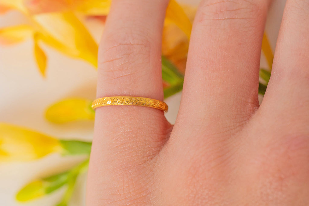 Art Deco 9ct Gold Engraved Stacking Ring