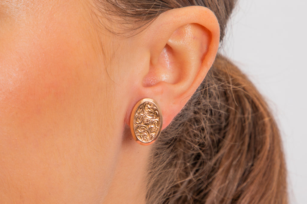 Victorian 9ct Gold Engraved Stud Earrings