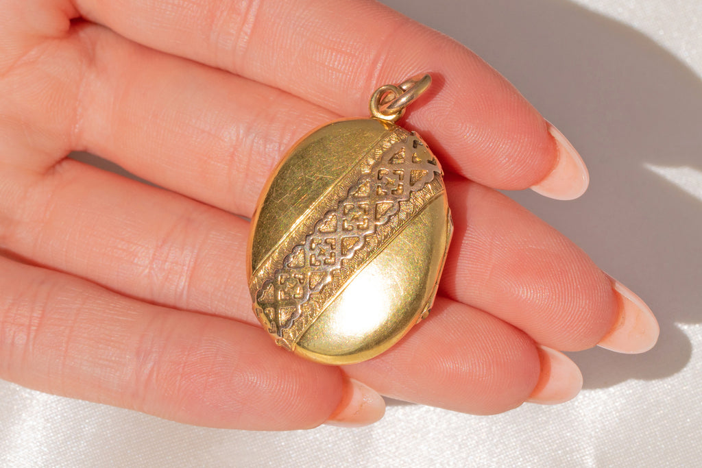 Antique 15ct Gold Oval Embossed Gold Locket