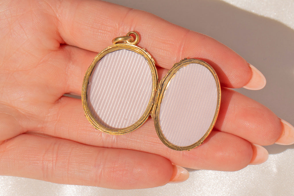 Antique 15ct Gold Oval Embossed Gold Locket