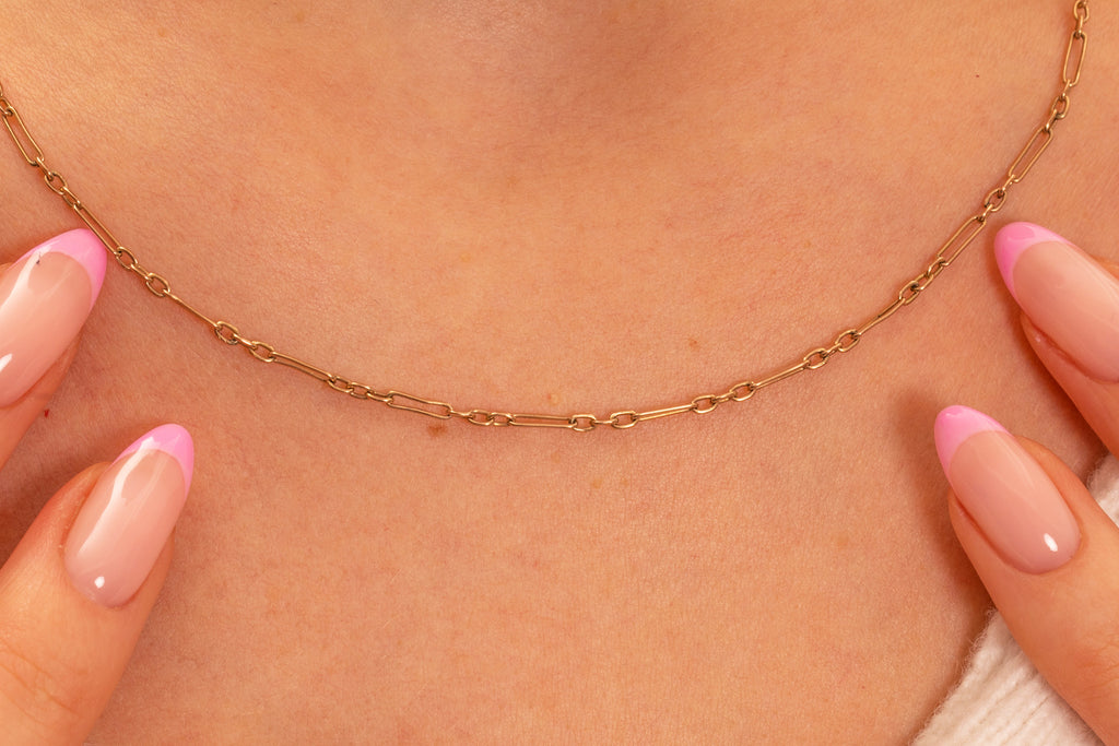 17.5" Dainty Antique 9ct Gold Figaro Chain, 2.6g