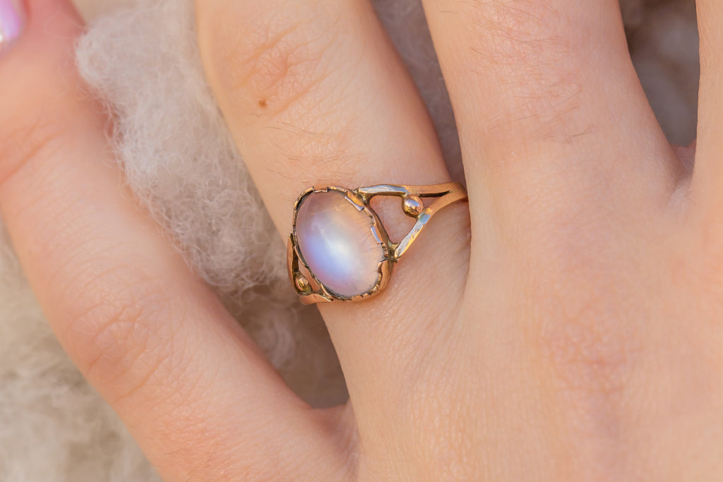 Victorian 9ct Gold Moonstone Ring