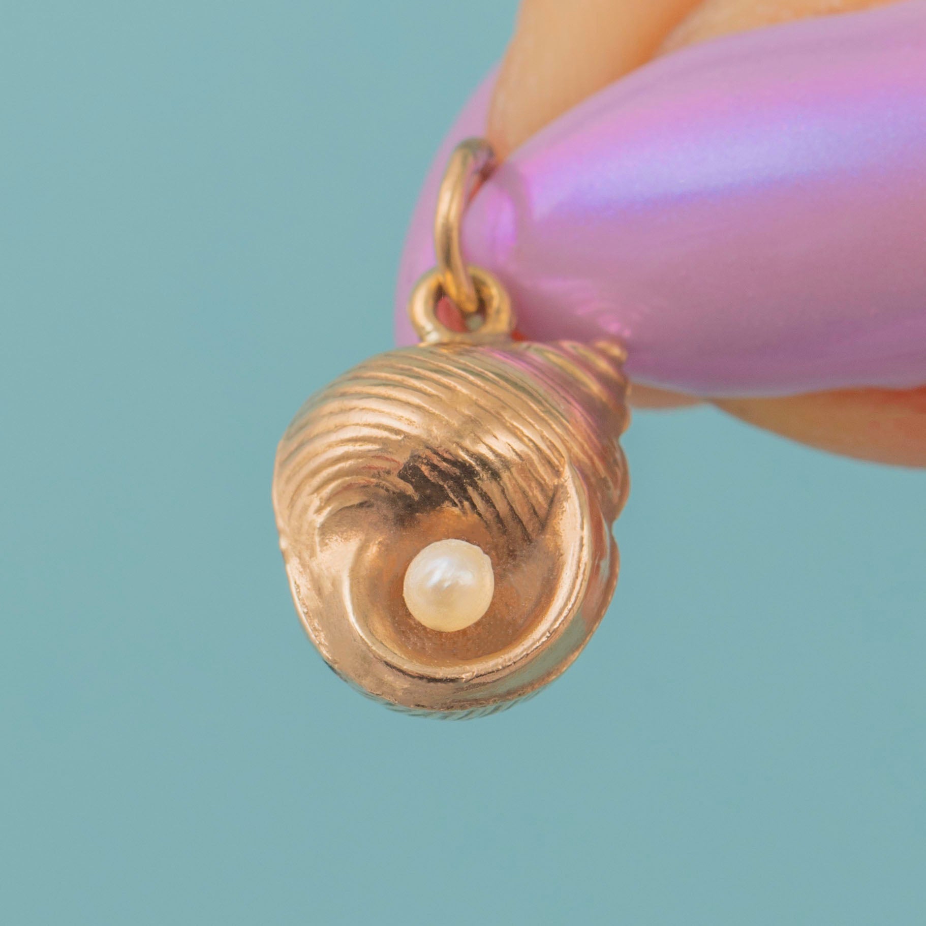 Antique 9ct Gold Pearl Shell Charm