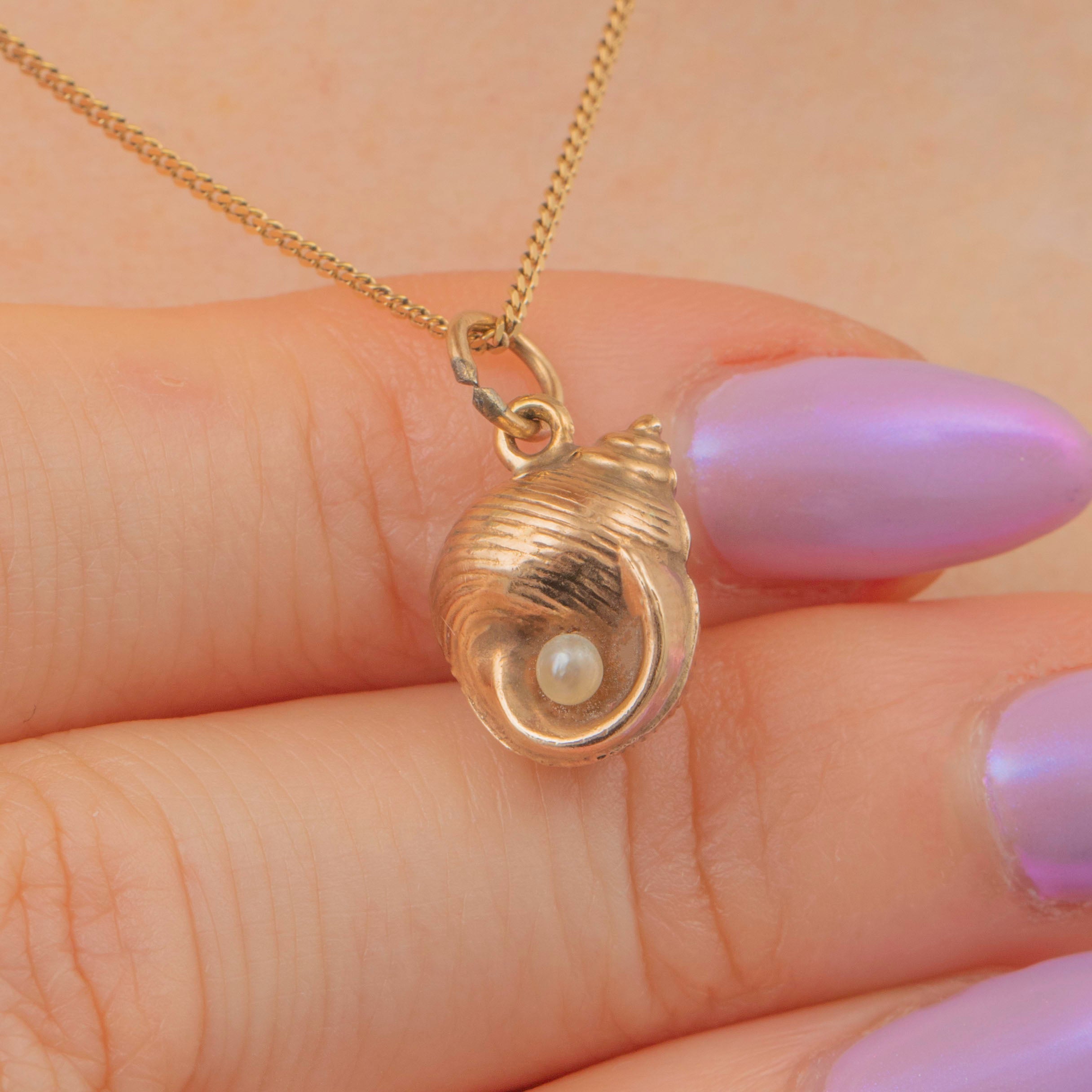 Antique 9ct Gold Pearl Shell Charm