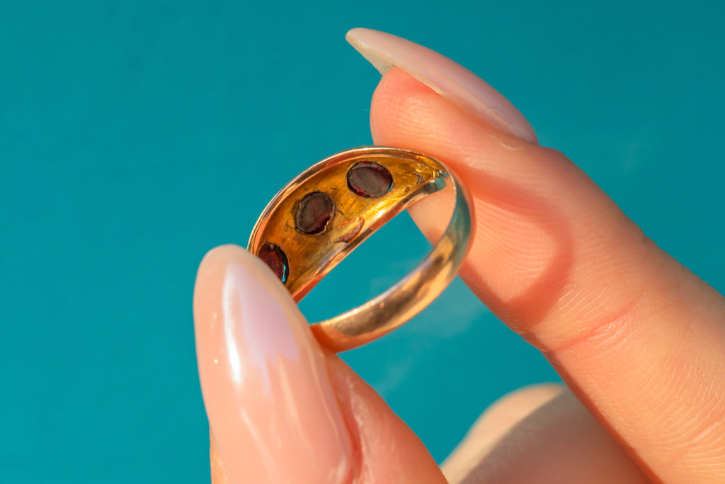 Edwardian 9ct Gold Garnet Star Set Gypsy Ring