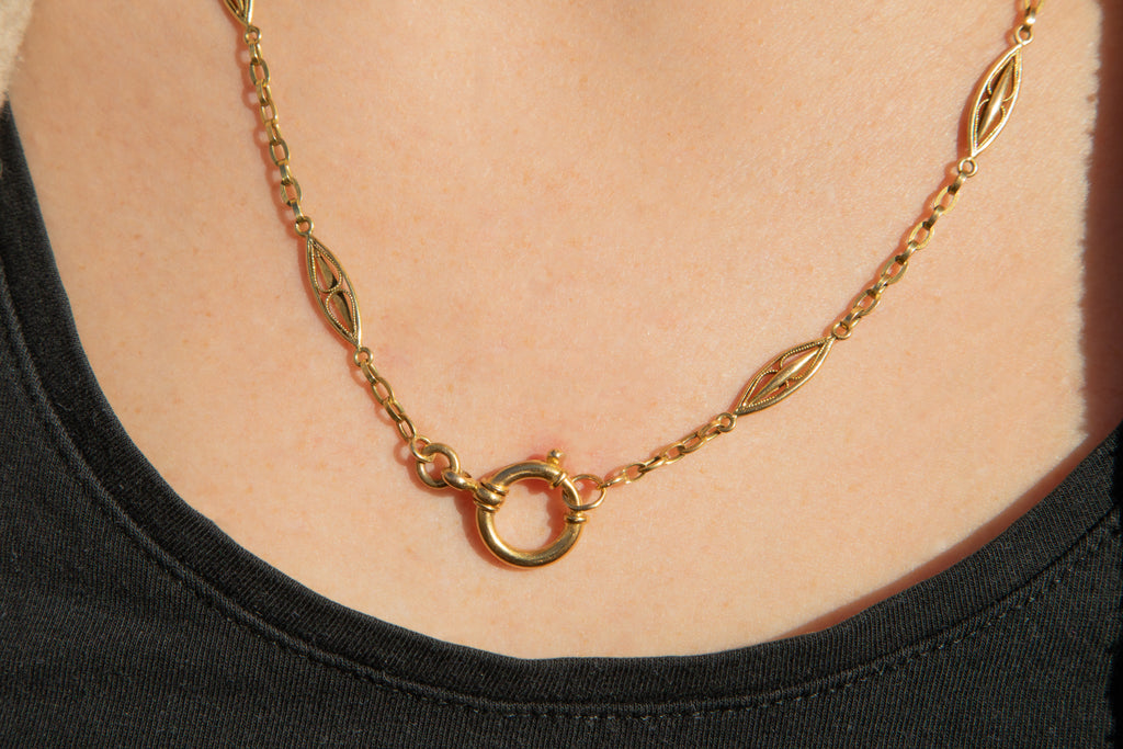 19" French 18ct Gold Filigree Chain Necklace, Large Bolt-Ring (14g)