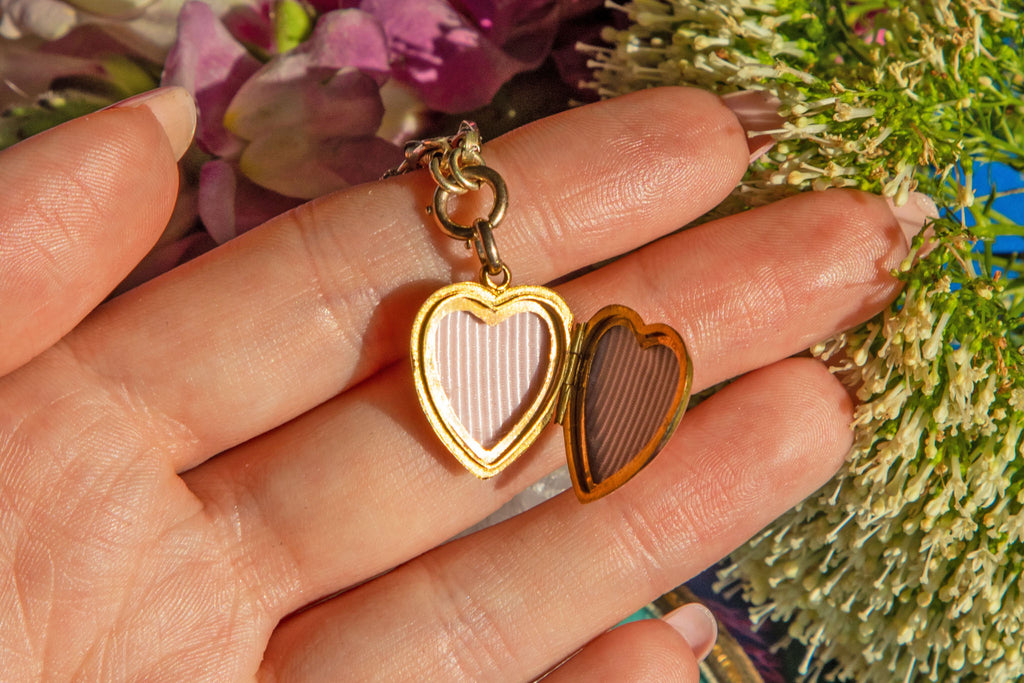 17.5" Edwardian 9ct Gold Heart Locket Necklace, 7g
