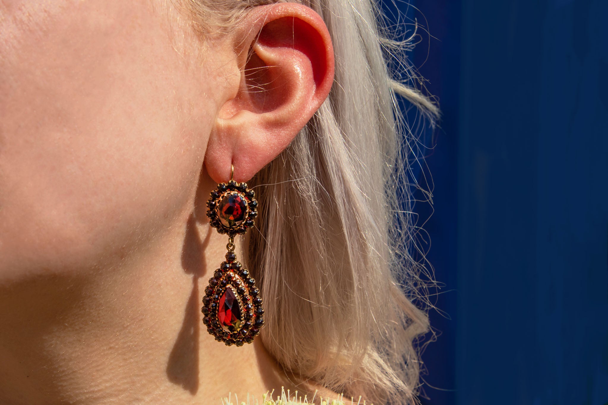 nudler domæne Æble Victorian Rose-Cut Garnet Cluster Drop Earrings - 18ct Gold Lever-Back –  Lillicoco