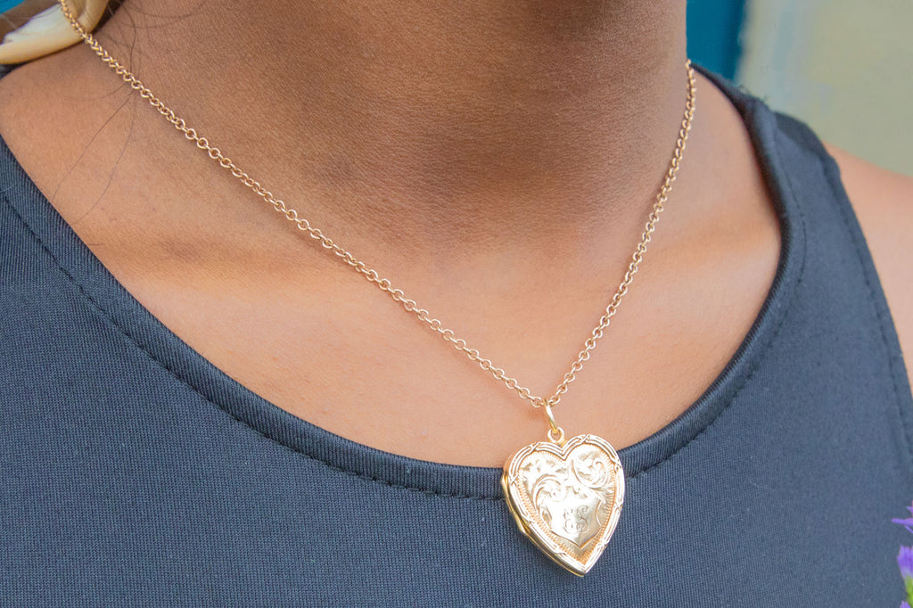 Edwardian 9ct Gold Heart Engraved Locket, "E.S"