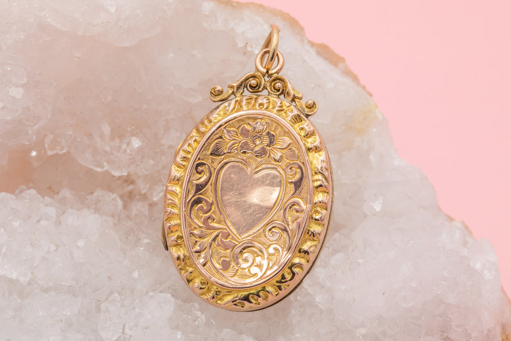 Edwardian 9ct Gold Oval Heart Engraved Locket