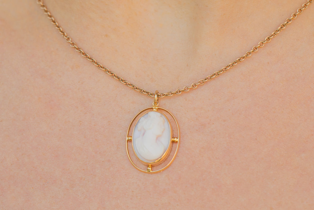 Dainty 9ct Gold Pink Shell Cameo Drop Pendant