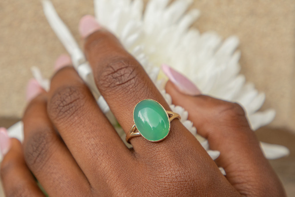 9ct Gold Oval Chrysoprase Ring