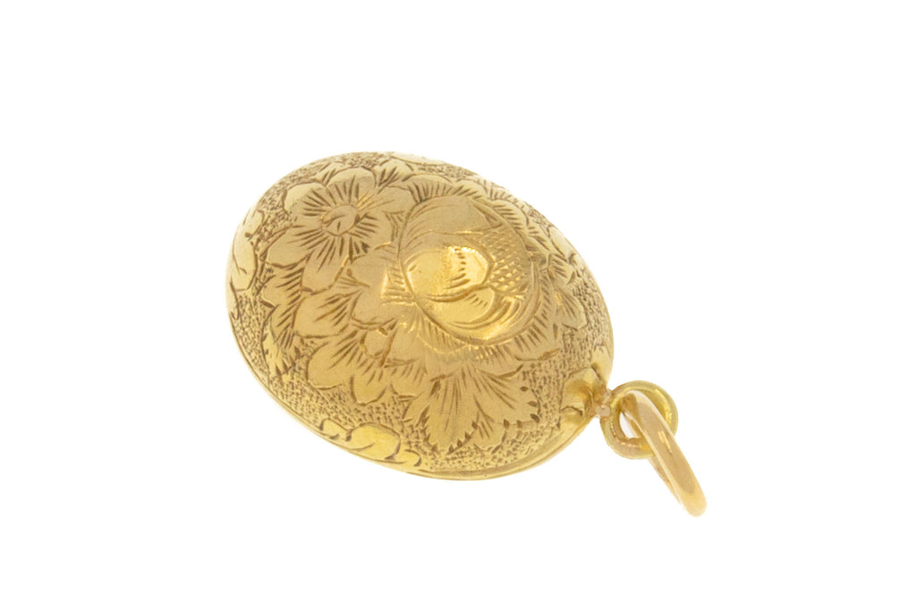 Antique 18ct Gold Flower Engraved Pendant