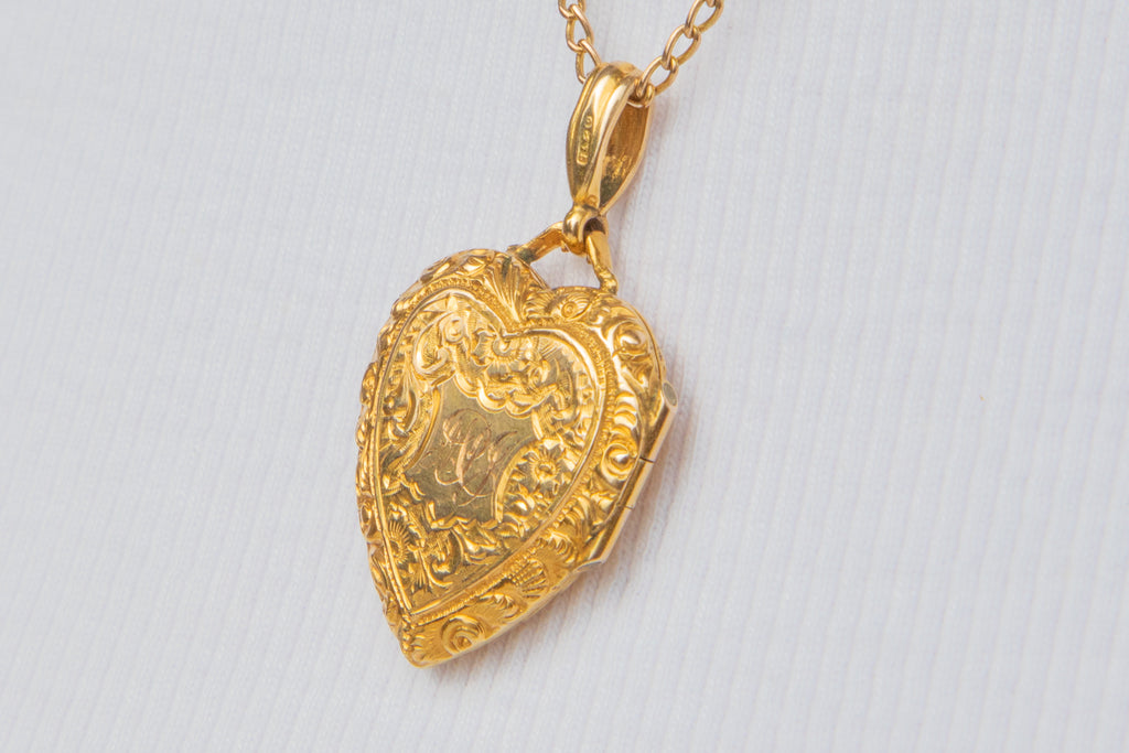 Edwardian 9ct Gold Engraved Heart Locket & 18" 9ct Gold Belcher Chain
