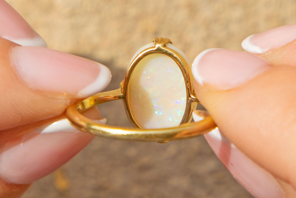 18ct Gold Large Opal Cabochon Ring, 3.70ct