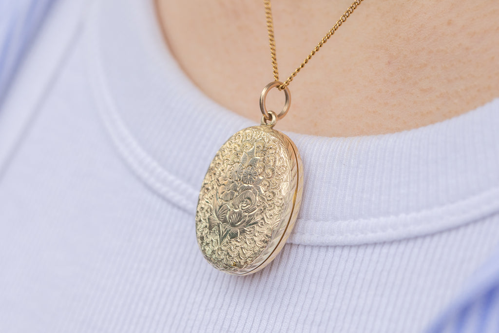 Antique 9ct Gold Engraved 'Bouquet' Oval Locket