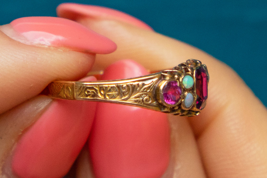 15ct Gold Victorian Garnet & Opal Ring, 0.45ct Garnet
