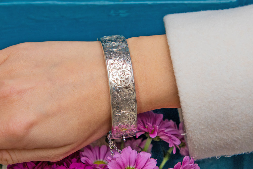 7" Silver Engraved 'Forget-Me-Not' Bangle, 22.7g