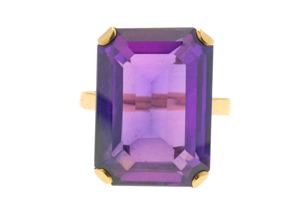 9ct Gold Colour-Change Sapphire Cocktail Ring, 20.00ct