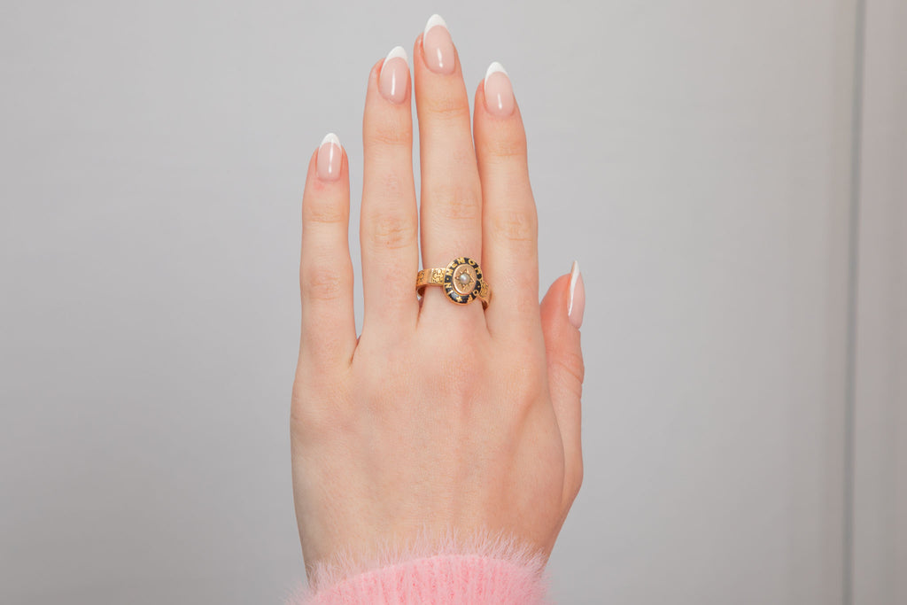 Antique 18ct Gold Black Enamel Pearl Mourning Ring