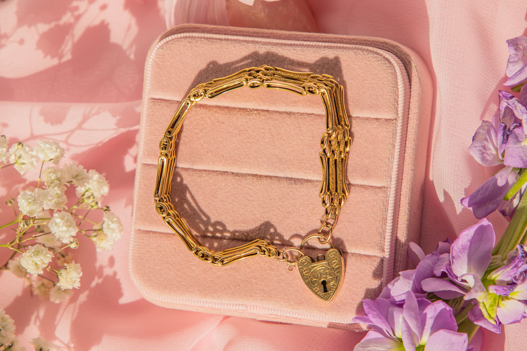 7" Antique 9ct Gold Textured Gate Bracelet, Engraved Heart Padlock, 12.7g
