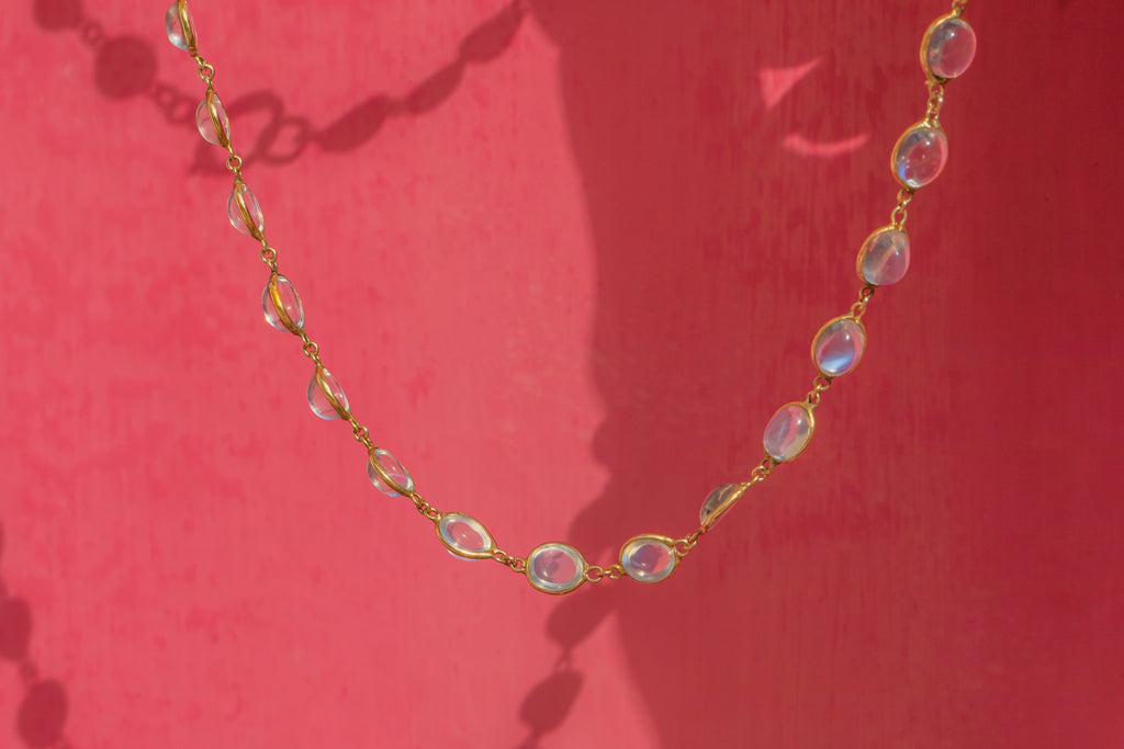 19" Edwardian 15ct Gold Moonstone Necklace, 34.00ct