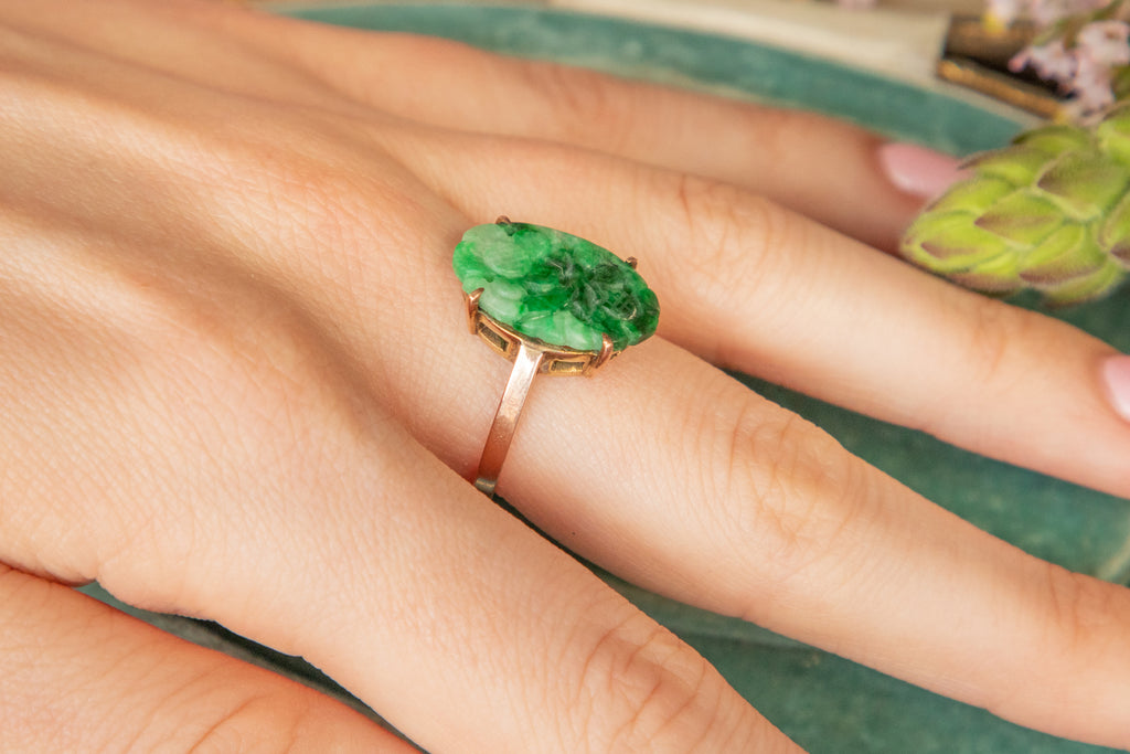 9ct Gold Carved Jade Ring